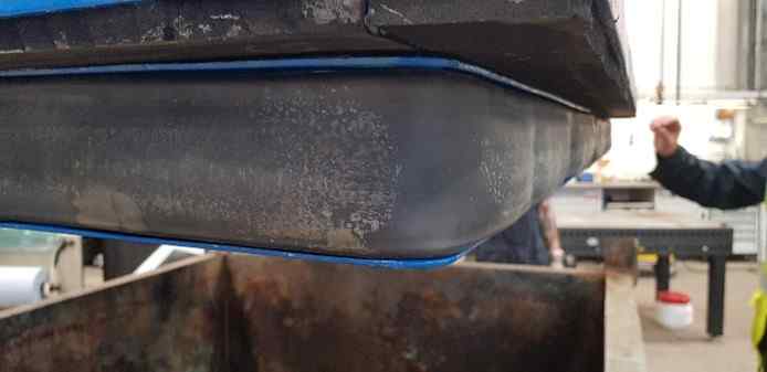 inflatable seal mounted in groove of container