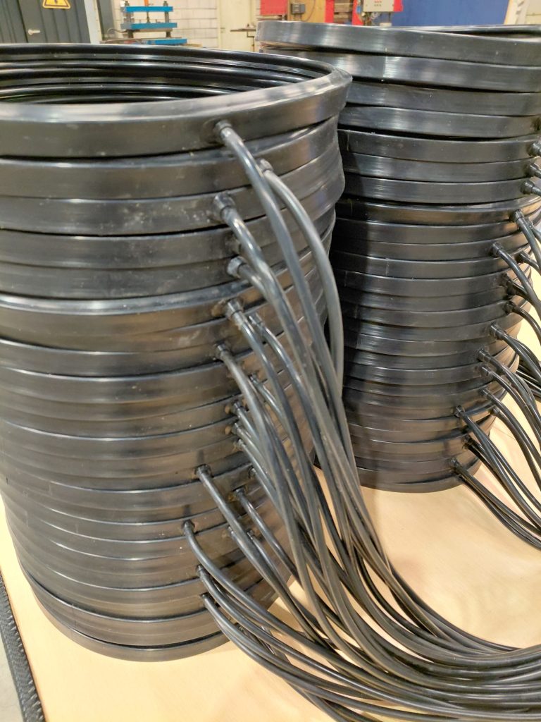 Inflatable seals used for Water- and Wastemanagement.